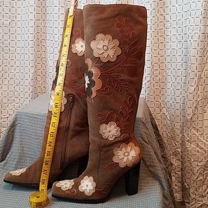 Nine West Suede Boots w/ Floral Applique Sz.6.5